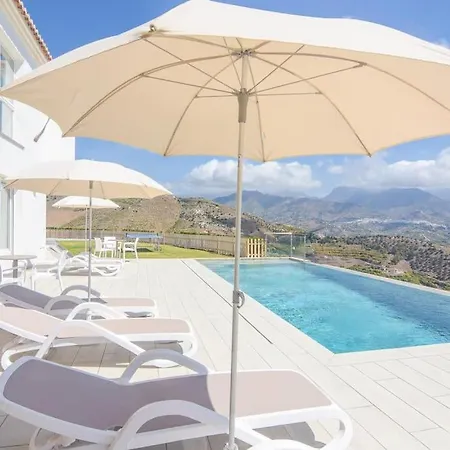 Gran Con Bonitas Vistas * Nerja