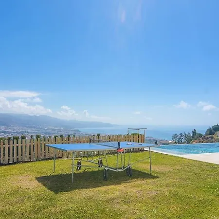 Gran Con Bonitas Vistas Нерха