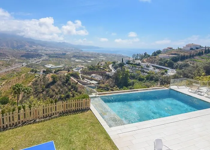 Gran Con Bonitas Vistas * Nerja