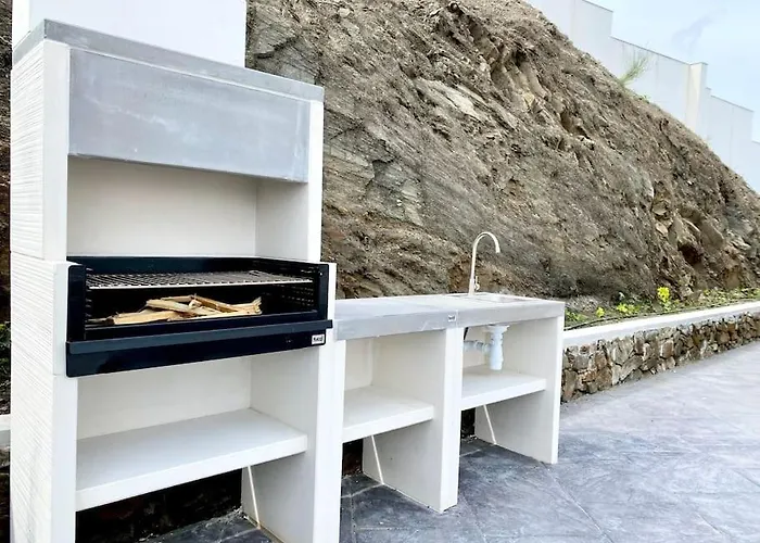 Gran Con Bonitas Vistas * Нерха